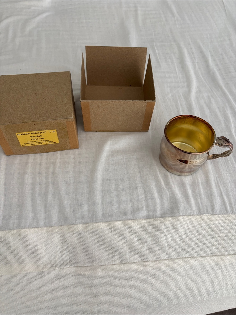 Oneida antique Silver-Plated Child’s Cup with Gold Interior with box